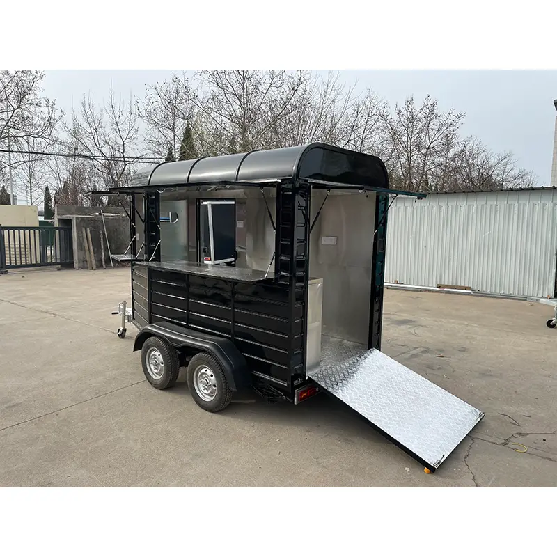 „Horse Box“ kavos ir gėrimų priekaba